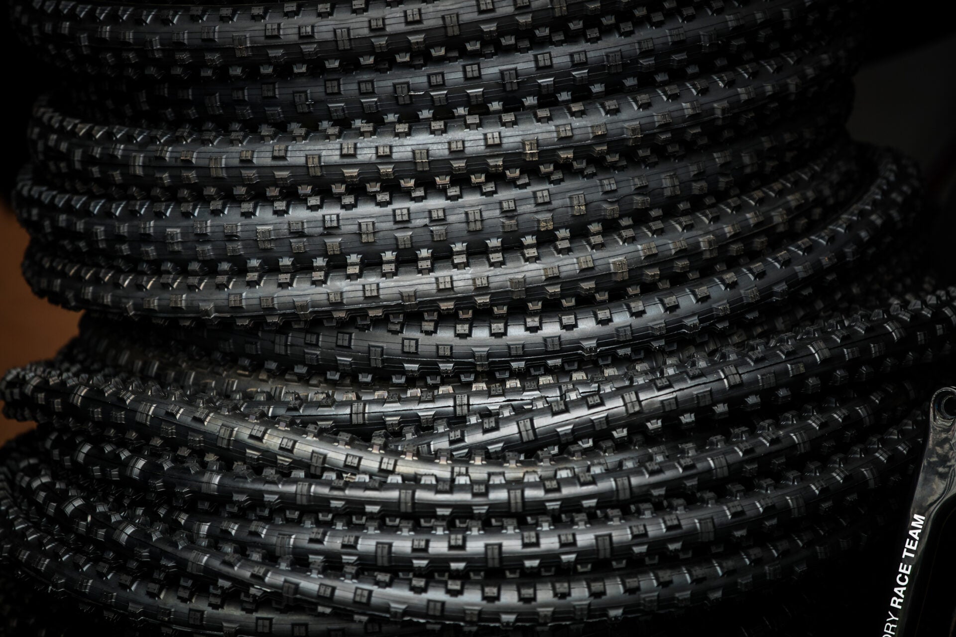 המדריך השלם לצמיגי מקסיס לאופניים - Bikes Online