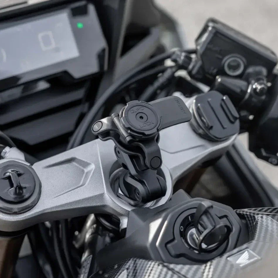 התקן מעמד לטלפון עם חיבור לבורג מזלג אופנוע Quad Lock Motorcycle Fork Stem Mount Pro - Bikes Online