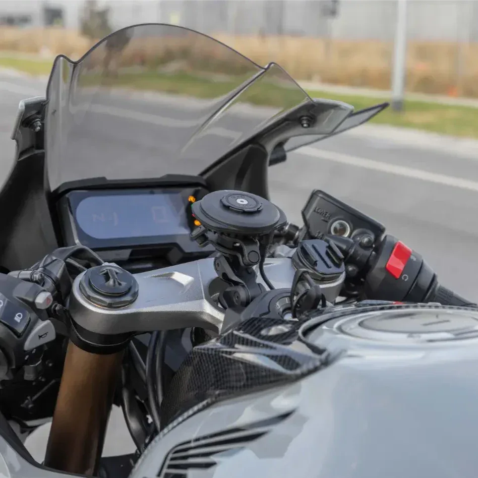 התקן מעמד לטלפון עם חיבור לבורג מזלג אופנוע Quad Lock Motorcycle Fork Stem Mount Pro - Bikes Online