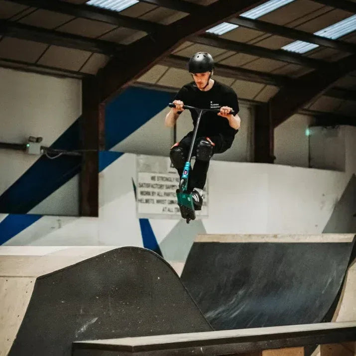 קורקינט פעלולים סקוט מקצועי סלאם SLAMM Assault Neochrome - Bikes Online