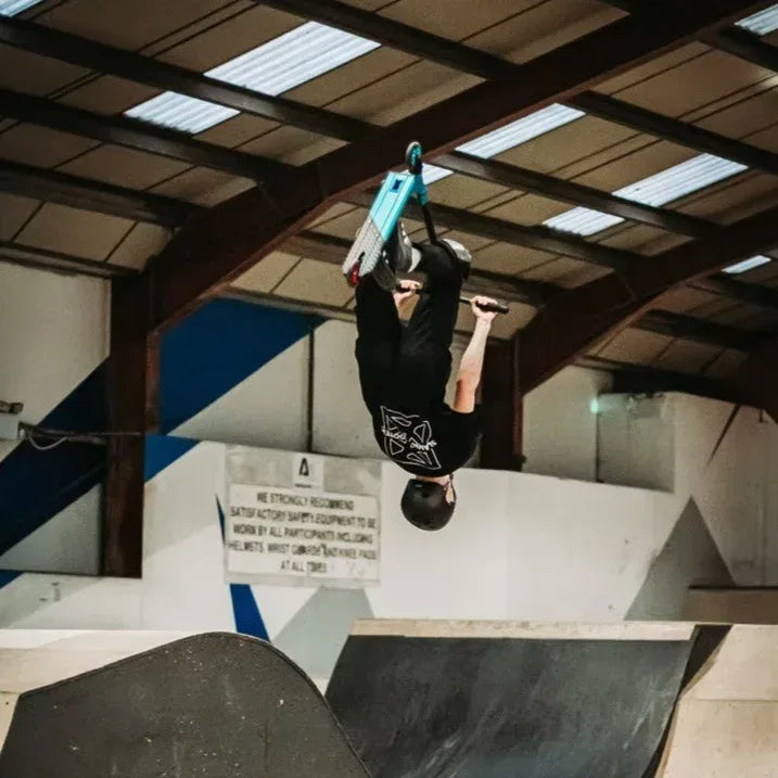 קורקינט פעלולים סקוט מקצועי סלאם SLAMM Assault Neochrome - Bikes Online