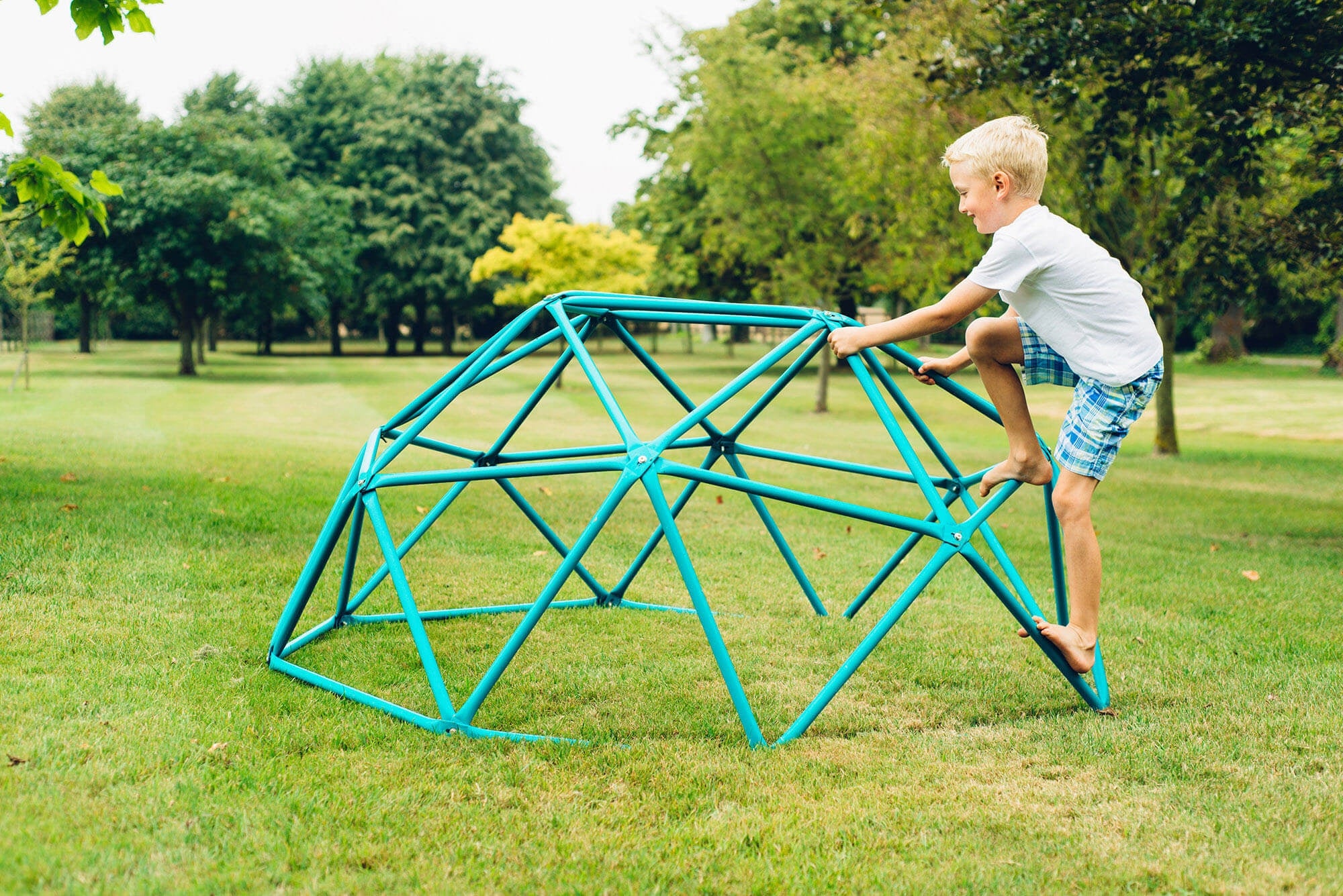 כיפת טיפוס גיאומטרית עם מגלשה לגינה Plum Deimos Climbing Slide With Dome