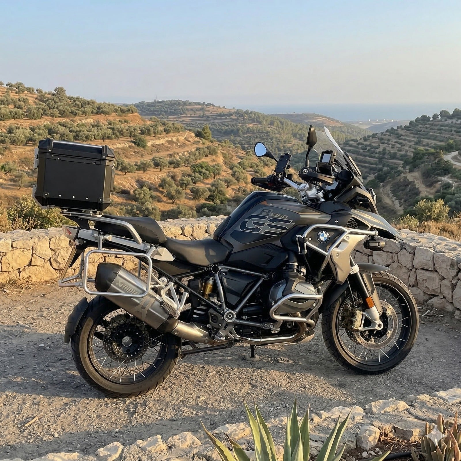 ארגז נשלף אחורי לאופנועים 65 ליטר