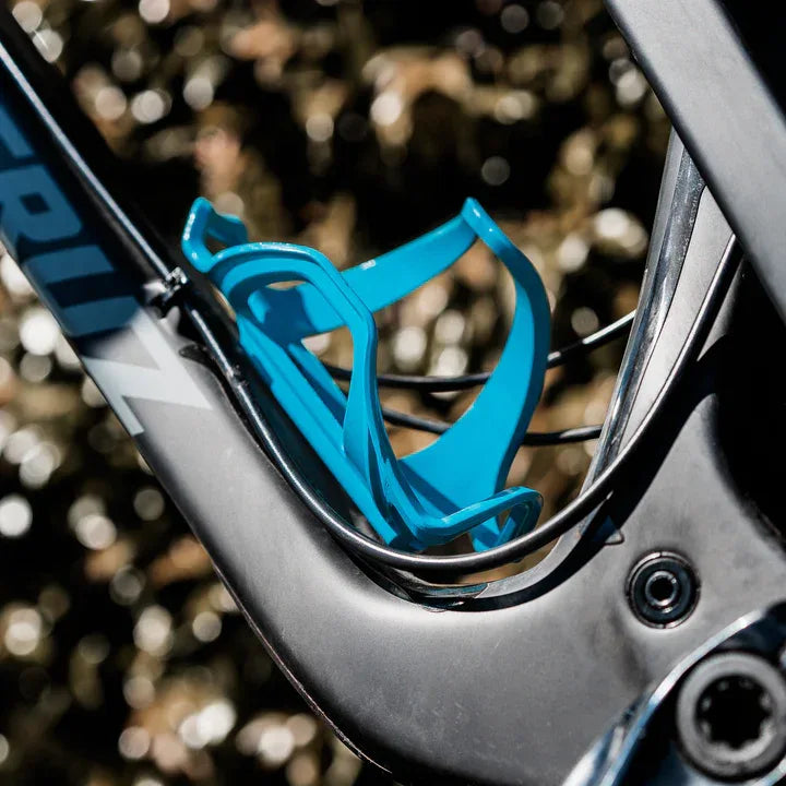מתקן לבקבוק כניסה מצד שמאל Lezyne Flow Cage SL-L Enhanced - Bikes Online
