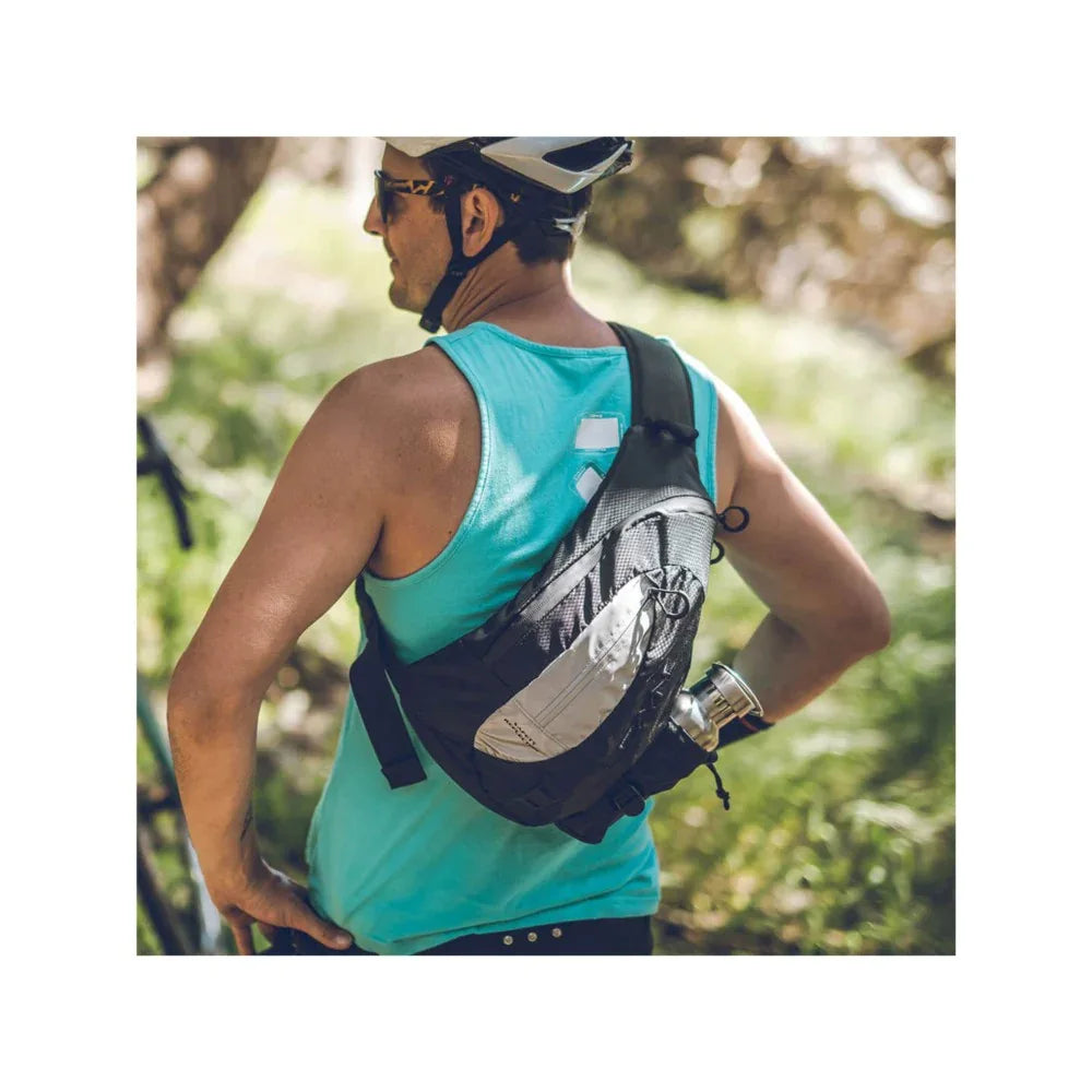 תיק גב שליחים Lezyne Shoulder Pack - Bikes Online