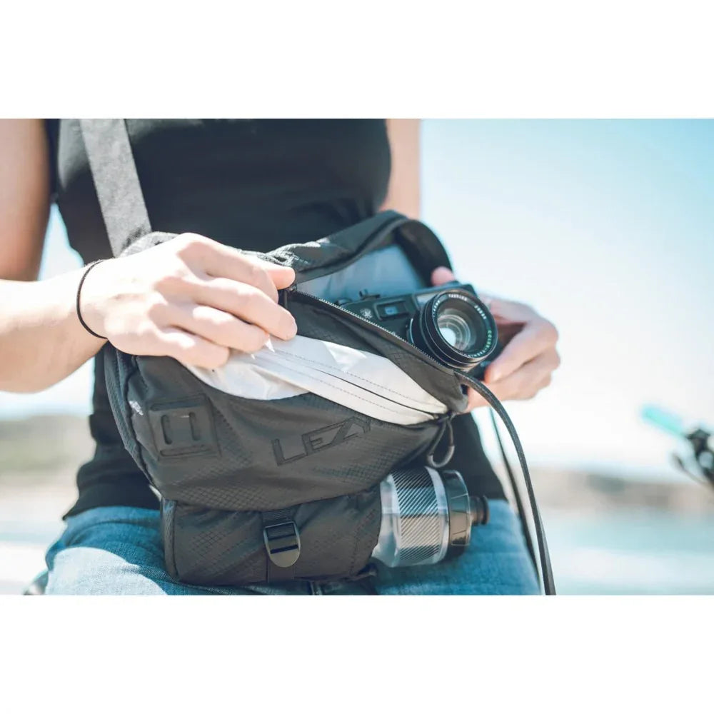 תיק גב שליחים Lezyne Shoulder Pack - Bikes Online