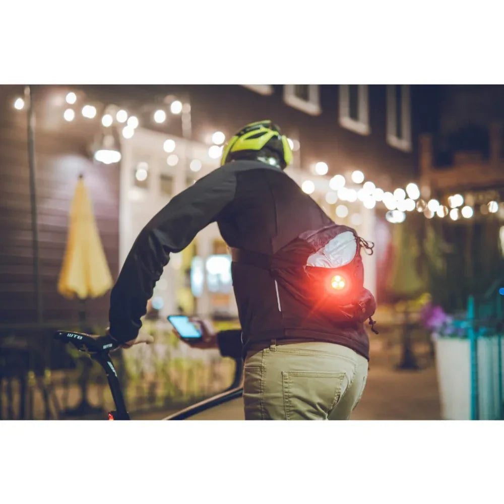 תיק גב שליחים Lezyne Shoulder Pack - Bikes Online