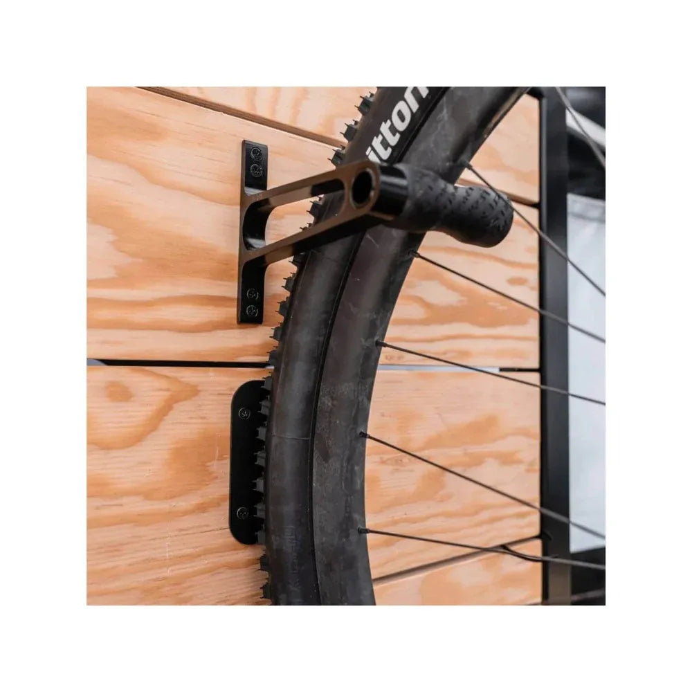 מתלה לתליית לאופניים לקיר לגלגל Lezyne Stainless Wheel Hook - Bikes Online