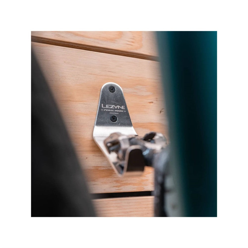 מתלה לתליית אופניים לקיר לפדל Lezyne Stainless Pedal Hook
