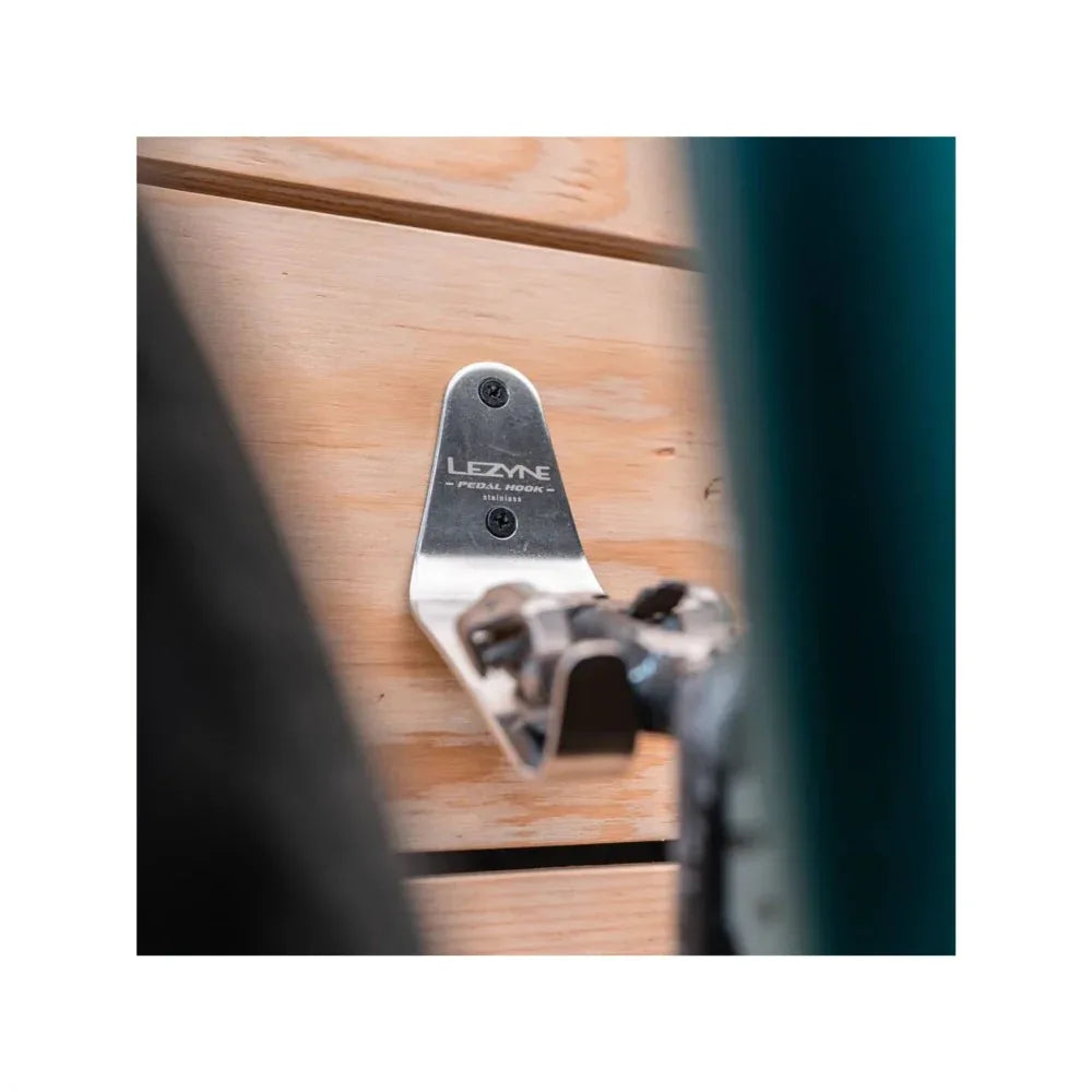 מתלה לתליית אופניים לקיר לפדל Lezyne Stainless Pedal Hook - Bikes Online