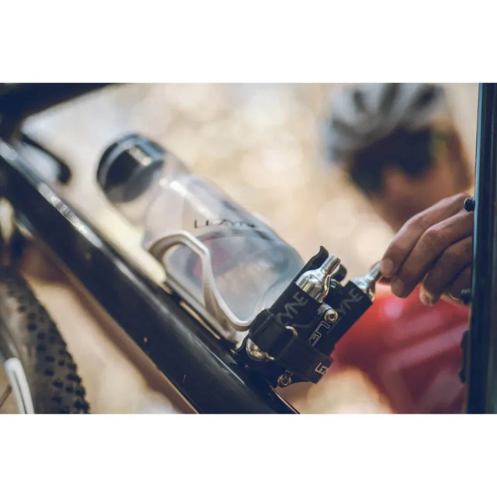 קיט ציוד לשלדה למתקן לבקבוק Lezyne Flow Storage Adapter - Bikes Online