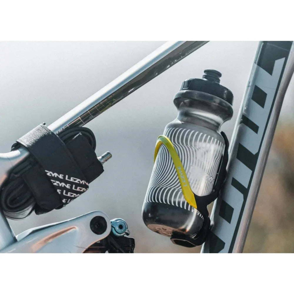 מתקן לבקבוק עשוי פלסטיק Lezyne Matrix Team - Bikes Online