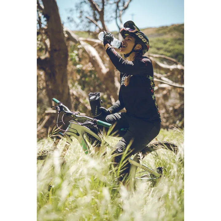 בקבוק מים לאופניים Lezyne Flow 750ml - Bikes Online