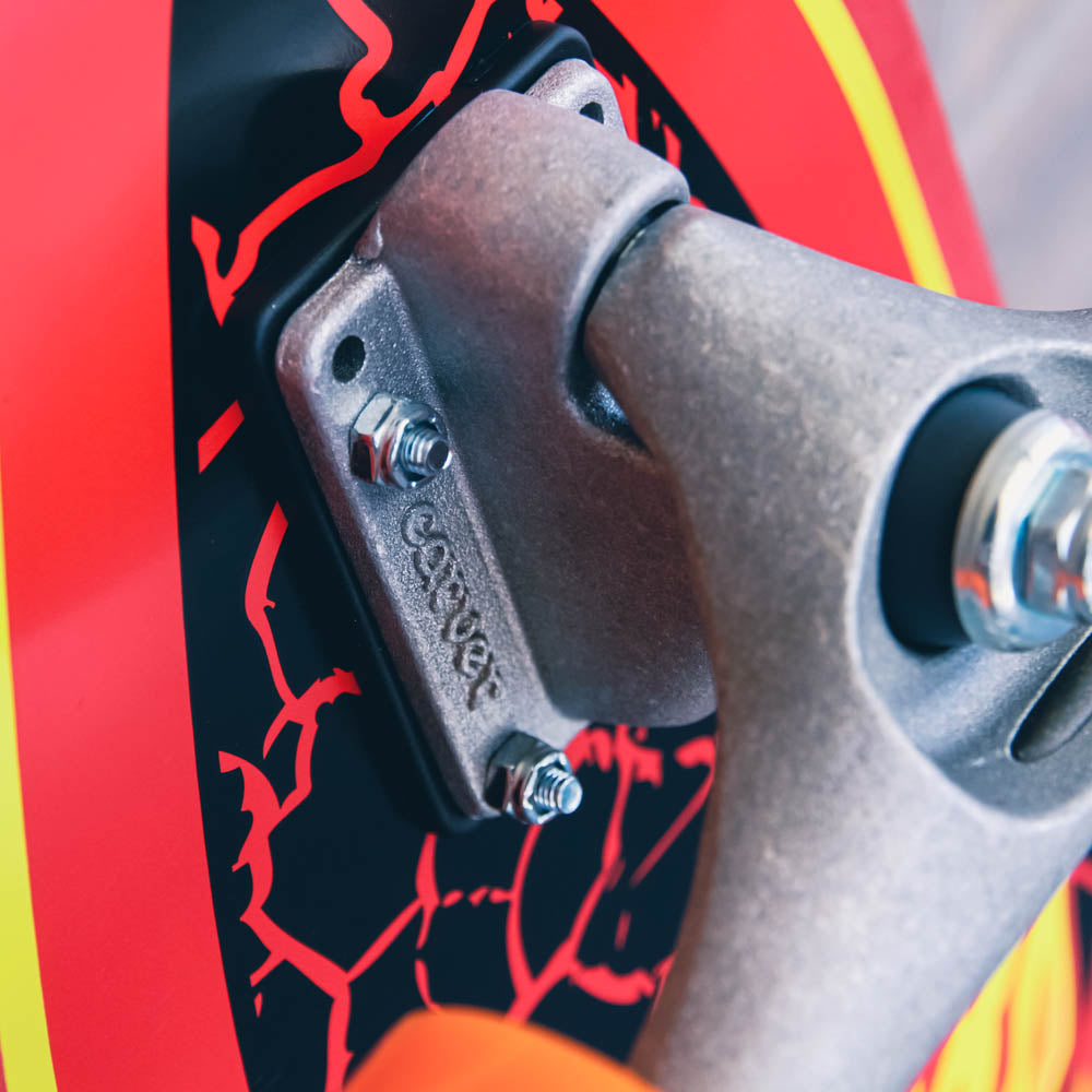 סקייטבורד קארבר מקצועי 31.52" Santa Cruz Carver Flame Dot Shark 31.52"