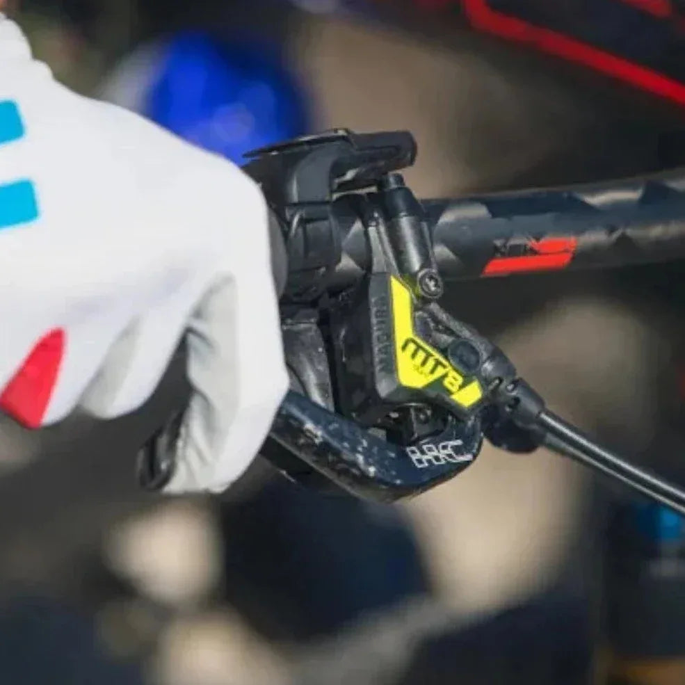 סט ידיות וקליפרים הידראולי מגורה MAGURA MT8 SL Post Mount - Bikes Online