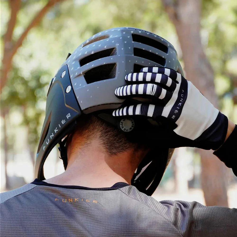 קסדת פול פייס פנקייר Funkier Canopus - Bikes Online