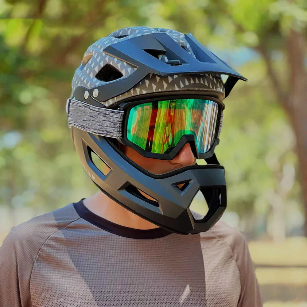 קסדת פול פייס פנקייר Funkier Canopus - Bikes Online