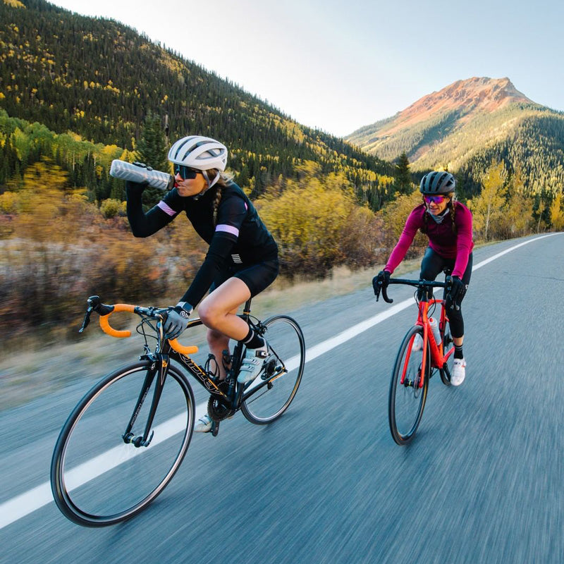 בקבוק מים לאופניים 20/24 לחיץ תרמי קר אפור צבאי Polar Bottle SurgeCap