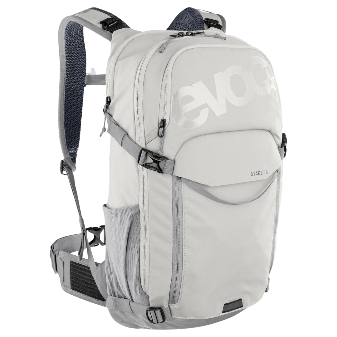 תיק רכיבה וטיולים 18 ליטר אבוק Evoc Stage 18 שמנת
