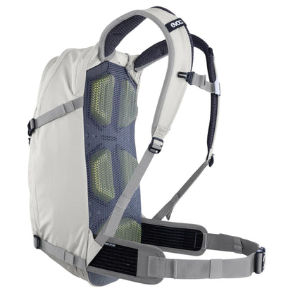 תיק רכיבה וטיולים 18 ליטר אבוק Evoc Stage 18 שמנת