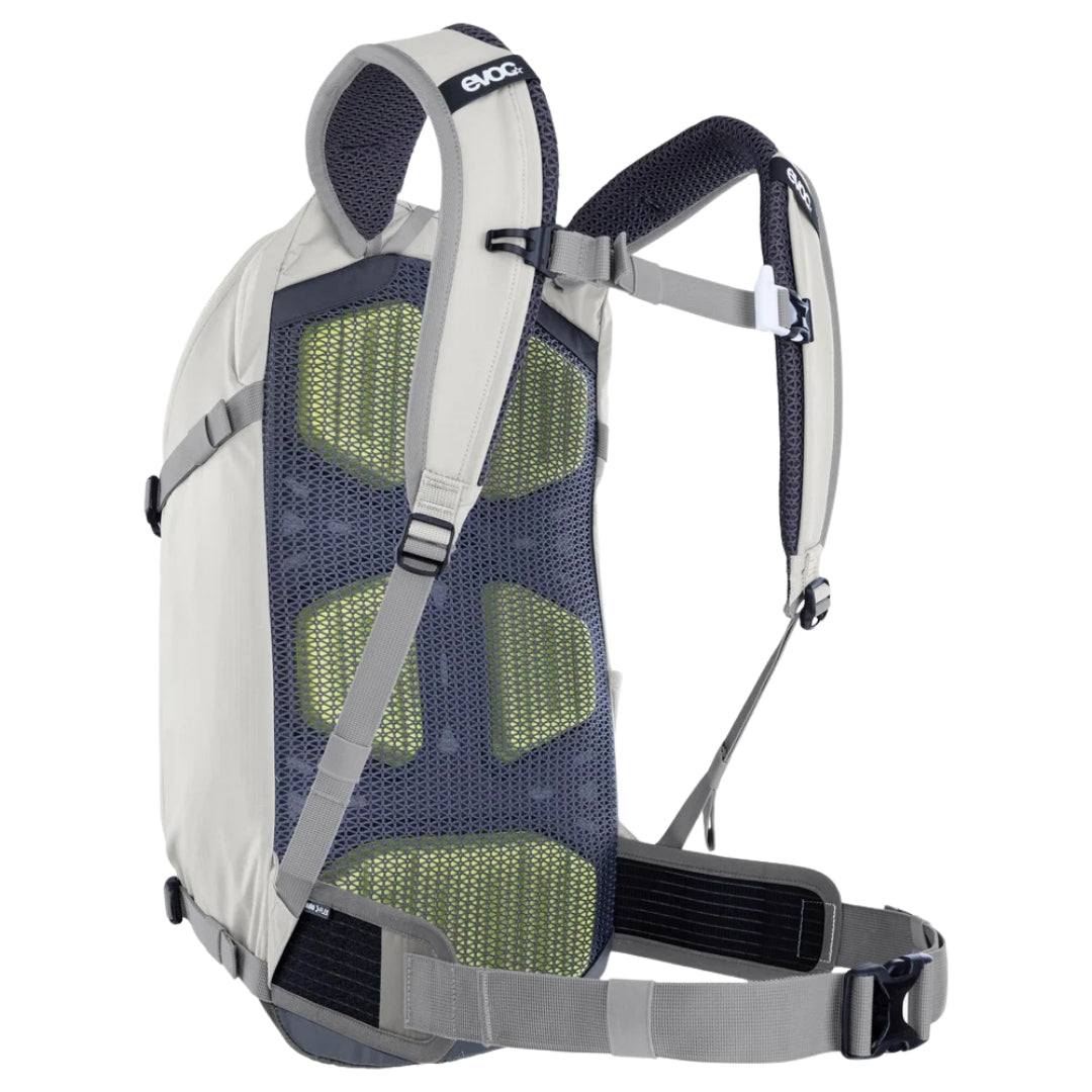 תיק רכיבה וטיולים 18 ליטר אבוק Evoc Stage 18 שמנת