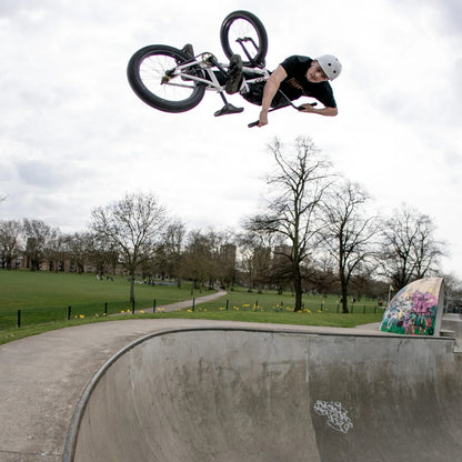 קסדה לאקסטרים PRO-TEC LOW PRO לבן מבריק