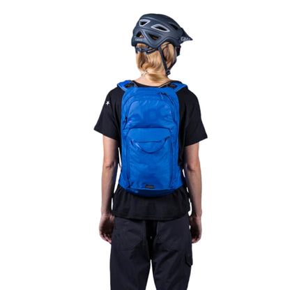 תיק רכיבה וטיולים + שלוקר 6 ליטר אבוק Evoc Stage 6 אפור