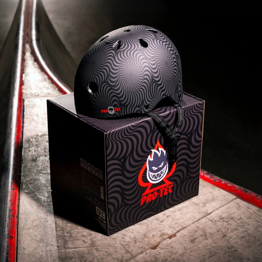 קסדה לאקסטרים PRO-TEC LOW PRO SPITFIRE מהדורת ספיטפייר שחור