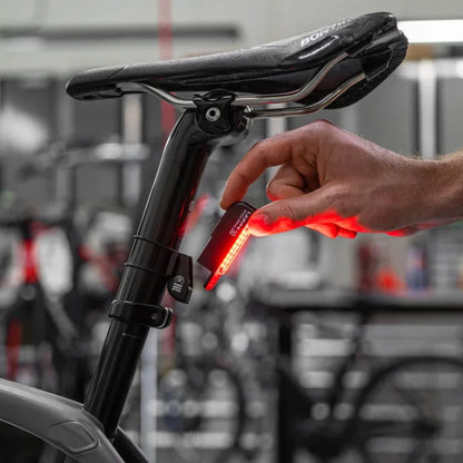 פנס אחורי לאופניים נצנץ Lezyne Stick Drive 30L - Bikes Online