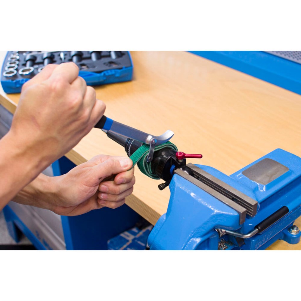 כלי לפתיחת בולמים עם רצועה Unior דגם 1705/2