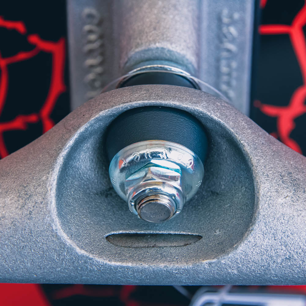 סקייטבורד קארבר מקצועי 31.52" Santa Cruz Carver Flame Dot Shark 31.52"