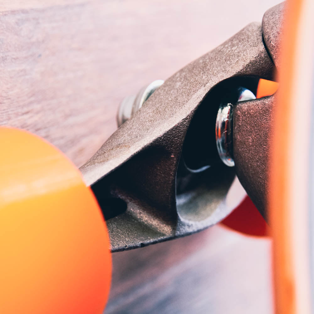 סקייטבורד קארבר מקצועי 31.52" Santa Cruz Carver Flame Dot Shark 31.52"